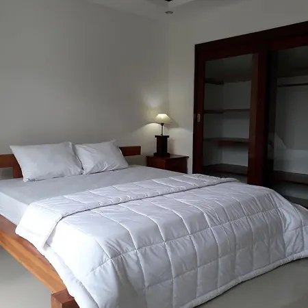 7 House Hotel